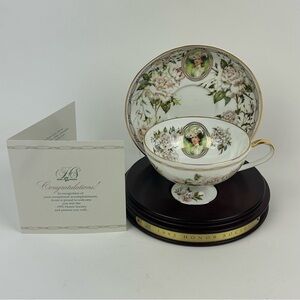 Avon NOS VTG 1992 Mrs. P.F.E. Albee Commemorative 'Bone China' Teacup & Saucer